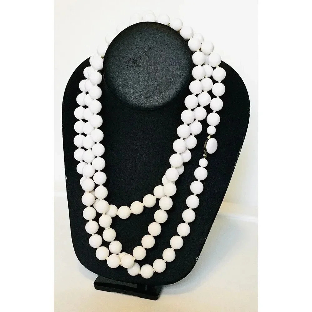 Vintage Womens White Glass Beads Single Strand Long‎ Beaded Necklace OS
